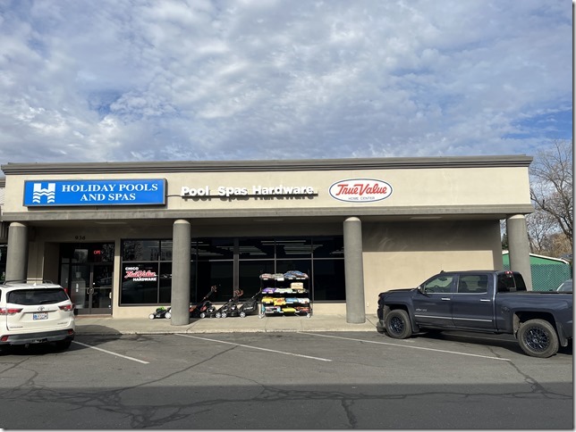 Holiday Pools & Spa Storefront